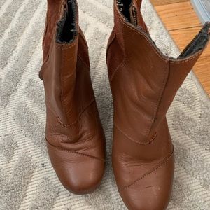 Toms wedges